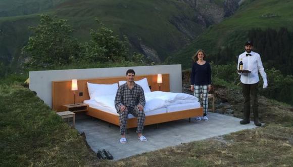 La habitación de hotel sin paredes ni techo en los Alpes suizos