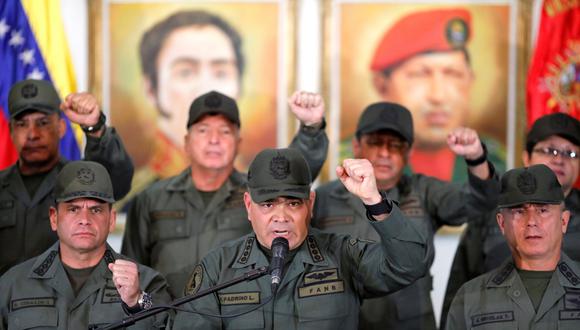 Vladimir Padrino | Venezuela: ministro de Defensa dice que tendrán que pasar sobre "cadáveres" del alto militar para imponer un gobierno títere. (Reuters).