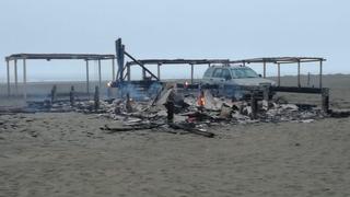 Hallan cadáver quemado en playa del balneario de Asia