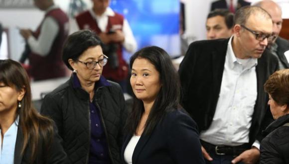 Keiko Fujimori se presentó a la audiencia de prisión preventiva. También estuvieron sus asesores y ex dirigentes de Fuerza Popular Ana Herz y Pier Figari. (Foto: Alessandro Currarino / El Comercio)