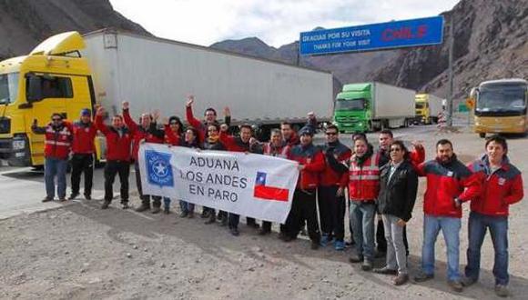 Huelga de funcionarios aduaneros de Chile dificulta también el transporte de Bolivia.