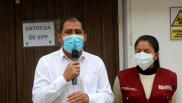 Juan Carlos Morillo, gobernador regional de Áncash, fue trasladado a Lima en una ambulancia para ser atendido en el hospital Rebagliati | Foto: Laura Urbina