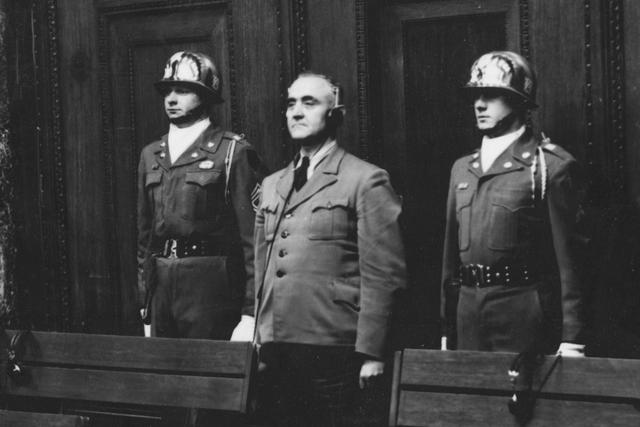 En esta fotografía de archivo del 14 de abril de 1949, el acusado Gottlob Berger, exjefe de la oficina central de las SS, es sentenciado a 25 años de prisión durante los Juicios de Nuremberg. (Foto: AP)