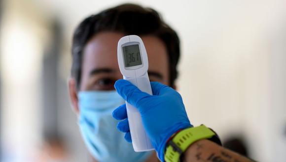 Diversos estudios sobre la inmunidad humana ante el coronavirus indican que quienes han sido asintomáticos al COVID-19 tendrían una baja respuesta inmunitaria.  (Foto referencial: AFP)