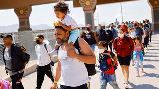 Por qué las detenciones de migrantes en la frontera entre EE.UU. y México superaron por primera vez los 2 millones