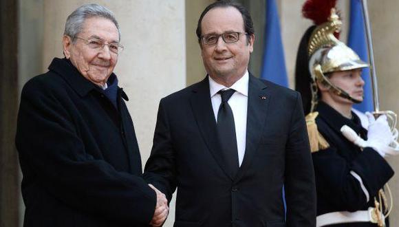 Francia recibe a Raúl Castro con honores militares en París