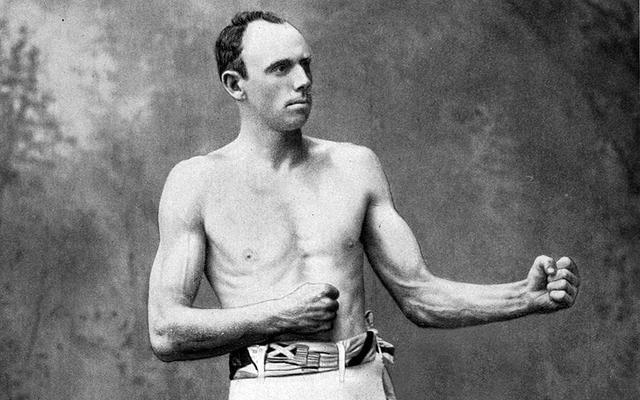 Bob Fitzsimmons (50 años y 280 días): Fue el primer boxeador que se proclamó campeón del mundo en las tres divisiones, siendo todavía el campeón de peso pesado más ligero. Murió en 1917, pero dejó para siempre la frase: "Cuanto más grandes sean, más daño se harán al caer".