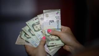 Bono de 49.500 pesos por la inflación en Argentina: cómo saber si soy beneficiario y qué requisitos piden