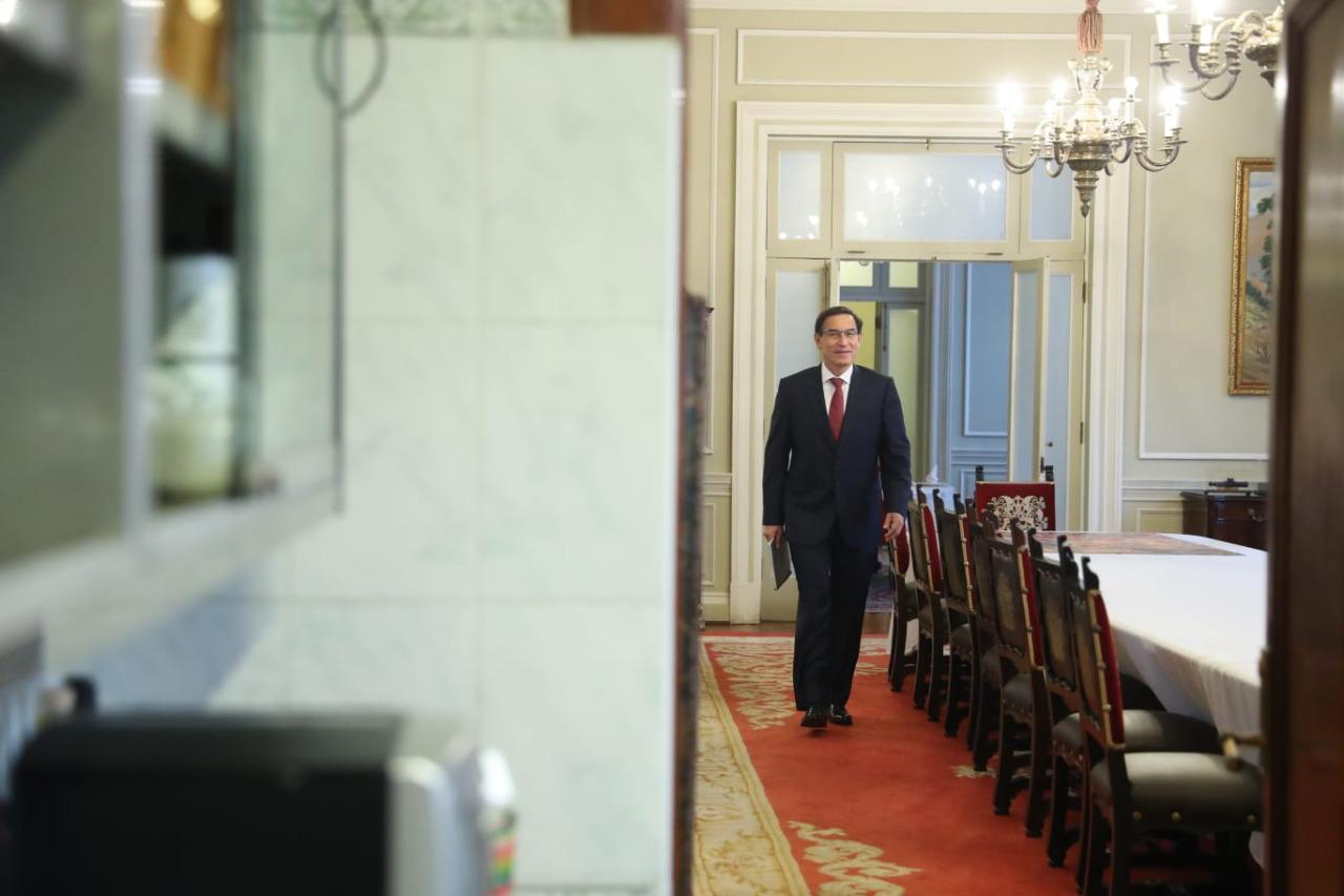 Martín Vizcarra en sus preparativos previos a iniciar las actividades oficiales del 28 de julio en Palacio de Gobierno. (Foto: Presidencia)