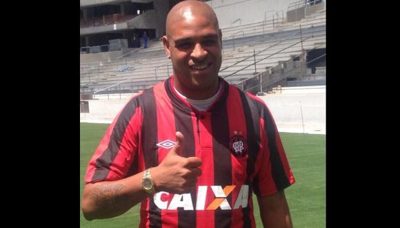 Adriano enfrentará a la 'U': fichó por Atlético Paranaense