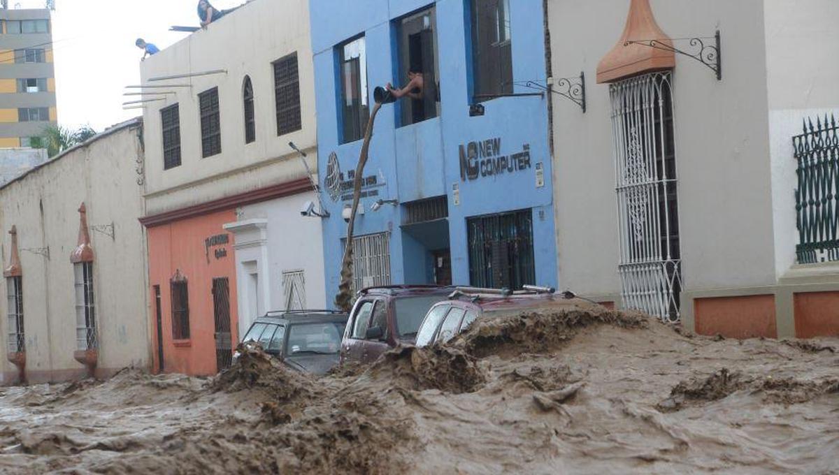 La Libertad: nuevo huaico golpea a Trujillo esta tarde