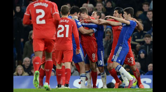 Diego Costa desató la furia de los jugadores del Liverpool - 13