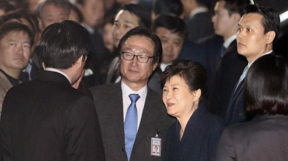Park Geun-hye abandona el palacio presidencial tras destitución - 6