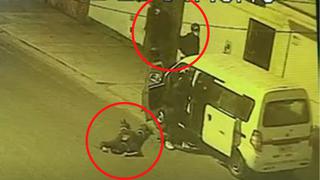 Chorrillos: al menos seis hombres fueron asaltados por delincuentes armados en la puerta de su centro de trabajo | VIDEO  