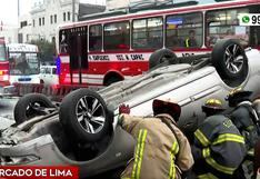 Cercado de Lima: conductor queda herido tras volcar su auto en la avenida Abancay