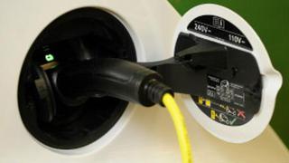 Energía: ¿Autos eléctricos para bajar el precio de la luz?