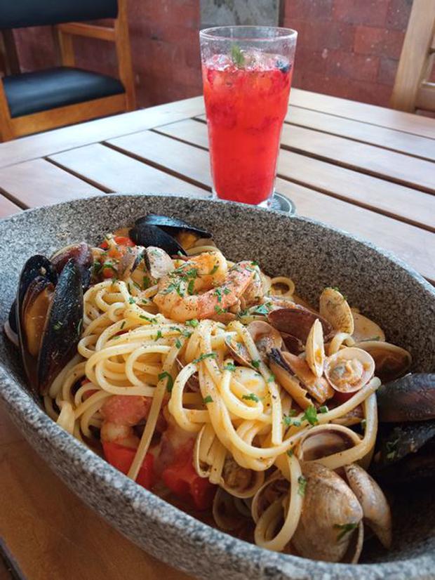 Mediterranean and Italian cuisine is the specialty and frutti di mare is one of the favorite dishes.