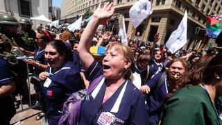 Chile: Empleados públicos paran sus labores en protesta por despidos | FOTOS