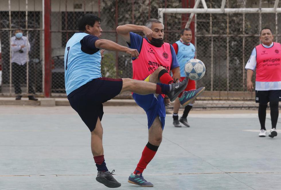 Según las medidas establecidas por el Gobierno, no es posible hacer deportes grupales de contacto como el fútbol. Solo está autorizado hacer deporte de manera individual. (Fotos: Violeta Ayasta / @photo.gec)