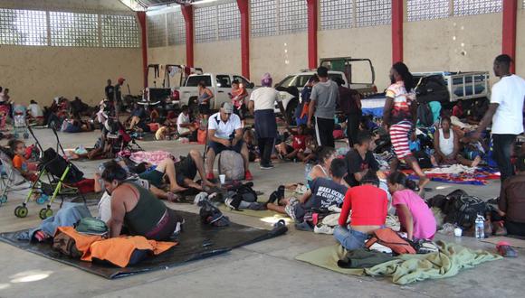 Migrantes centroamericanos descansan en un albergue, en el municipio de Escuintla en el estado de Chiapas (México). (Foto: EFE/ Juan Manuel Blanco).