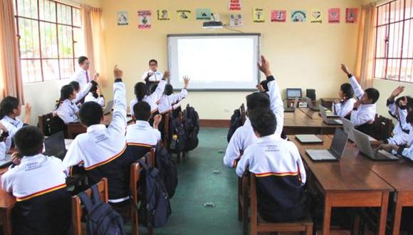 El ministro de Educación, Martín Benavides explica el procedimiento para acceder a una de esas vacantes (Foto: Andina)