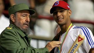 Estrella del béisbol de Cuba deserta en República Dominicana