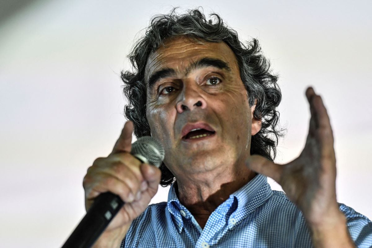 Colombian presidential candidate for the Hope Center Coalition, Sergio Fajardo, delivers a speech during a rally in Medellin, Colombia, on May 3, 2022. (JOAQUIN SARMIENTO / AFP).