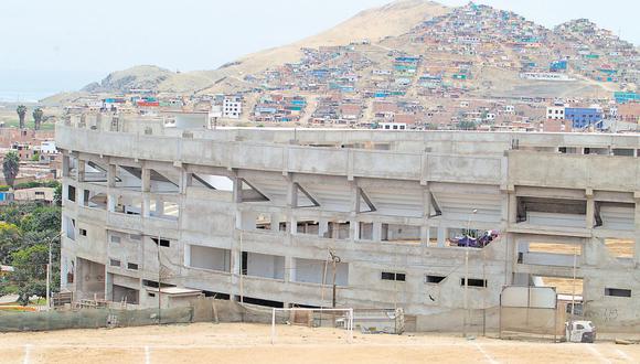 El estadio de San Genaro tiene más de 28 mil metros cuadrados y la comuna distrital invirtió más de S/66 millones. Los trabajos se iniciaron en el 2012 y hasta la fecha no se sabe cuándo se entregará la obra. (Juan Ponce / El Comercio)