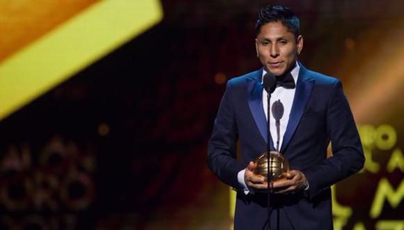 Raúl Ruidíaz arrasó en la entrega de galardones. El goleador peruano se llevó tres Balones de Oro por su incansable trabajo durante la última temporada. (Foto: Liga MX)