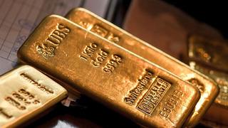 Oro sube impulsado por una caída del dólar