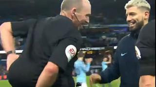 Manchester City vs. Chelsea: el árbitro le jugó una broma al 'Kun' Agüero tras su triplete | VIDEO