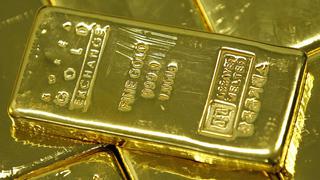 El oro cae porque apuestas a subidas de tasas contrarrestan la baja del dólar