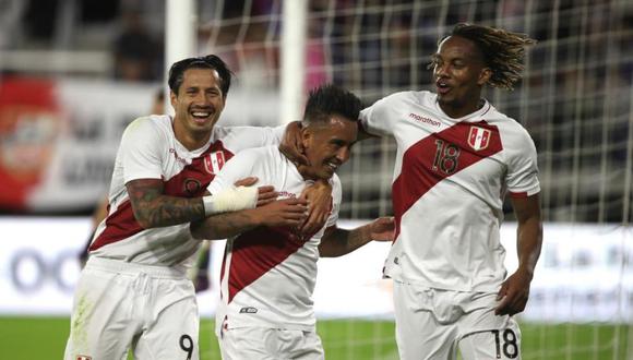 El tridente de la Bicolor: Lapadula, Cueva y Carrillo.