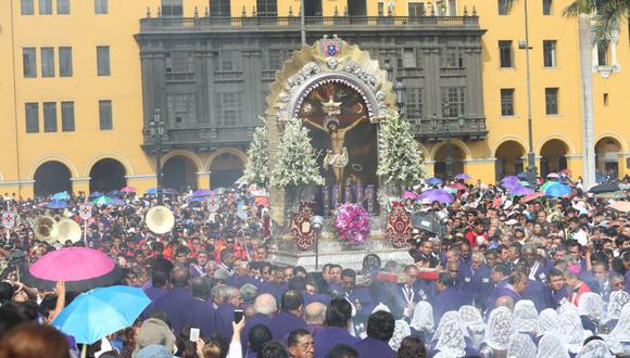 Los Viernes Santo se realiza la procesión del Señor de Los Milagros en el Centro Histórico de Lima. (El Comercio)