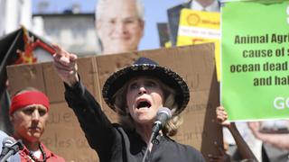 Jane Fonda es arrestada por protestar frente al Congreso de EE.UU.