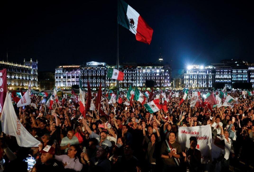 Miles de seguidores de Sheinbaum se reunieron en el Zócalo de Ciudad de México para celebrar la victoria. (REUTERS).