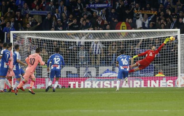 Barcelona vs. Espanyol: Messi marcó el 1-0 con este espectacular gol de tiro libre. (Foto: EFE)