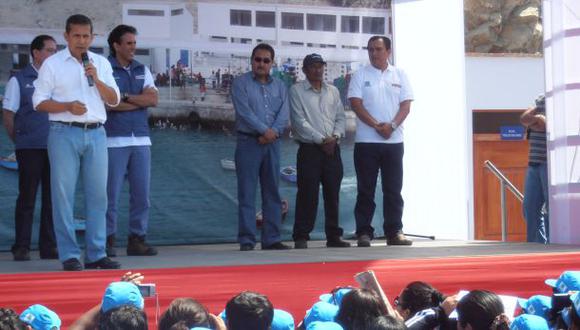 Humala inauguró desembarcadero pesquero artesanal en Chimbote