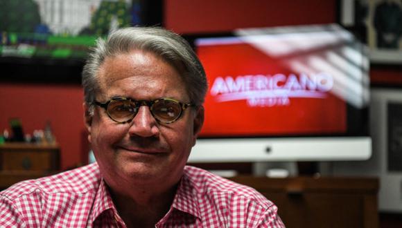 El presidente de Americano Media Group, Jorge L. Arrizureita, posa en su oficina en Miami, Florida.