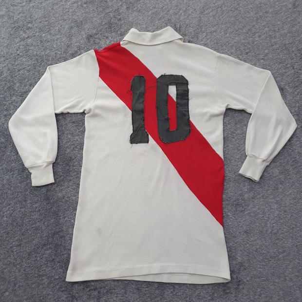 The number 10 of Nene Cubillas in the Cárdenas brand.  Model used in 1972-1973.  PHOTO: GEC.