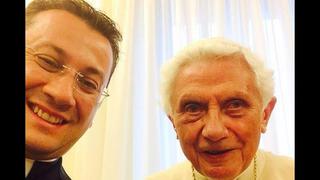 Benedicto XVI se dejó conquistar por la moda de las selfies