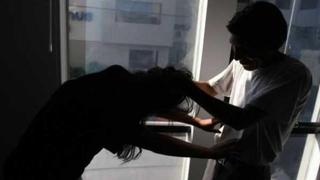 Ministerio de la Mujer denunció hoy a tres sujetos que golpearon a sus parejas