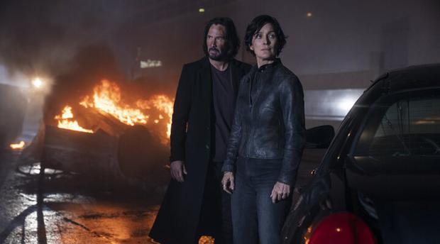 Keanu Reeves and Carrie-Anne Moss reprise their role as Neo and Trinity in "The Matrix Resurrections."  (Photo: Warner Bros. Pictures)