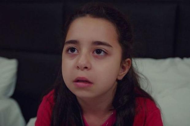 Niemann-Pick: así es la enfermedad rara que Öykü ha dado visibilidad en 'Mi  hija
