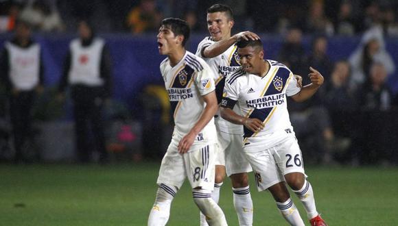 Efraín Álvarez tuvo su debut en Los Ángeles Galaxy el último fin de semana en la MLS. El mexicano-americano le cambió la cara al cuadro de Zlatan Ibrahimovic (Foto: AFP)