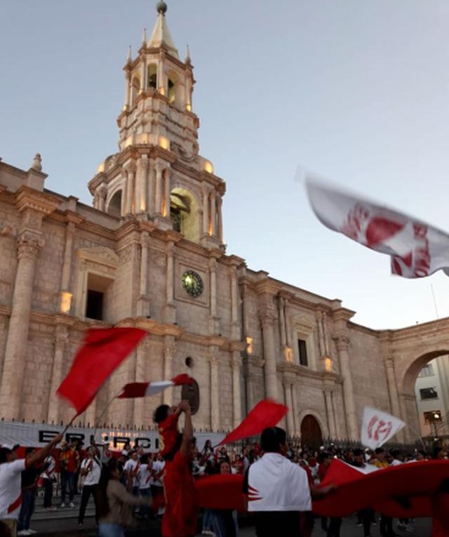 Cientos de arequipeños recorrieron las principales calles de la ciudad blanca para celebrar el segundo lugar que obtuvo la selección peruana de fútbol en la Copa América 2019 (Foto: Zenaida Condori)