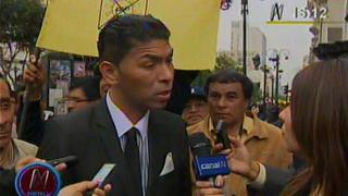 Partidarios de Castañeda le tiraron monedas a abogado opositor