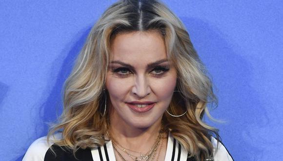 Madonna posa al llegar a la alfombra para asistir a una proyección especial de la película "The Beatles Eight Days A Week: The Touring Years" en Londres el 15 de septiembre de 2016 (Foto: Ben Stansall / AFP)