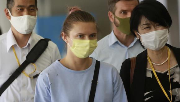 Krystsina Tsimanouskaya captada en el aeropuerto de Tokio. (Foto: AP)