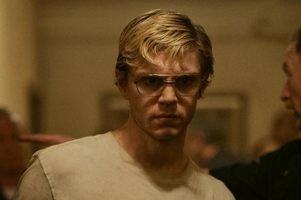 Evan Peters plays Jeffrey Dahmer in what became one of the most successful series of 2022. (Photo: Netflix)